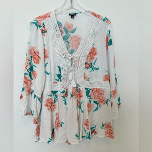 Torrid Floral Flowy Top, 3/4 sleeve with‎ lace detail White Size 2 (XXL, 18/20)